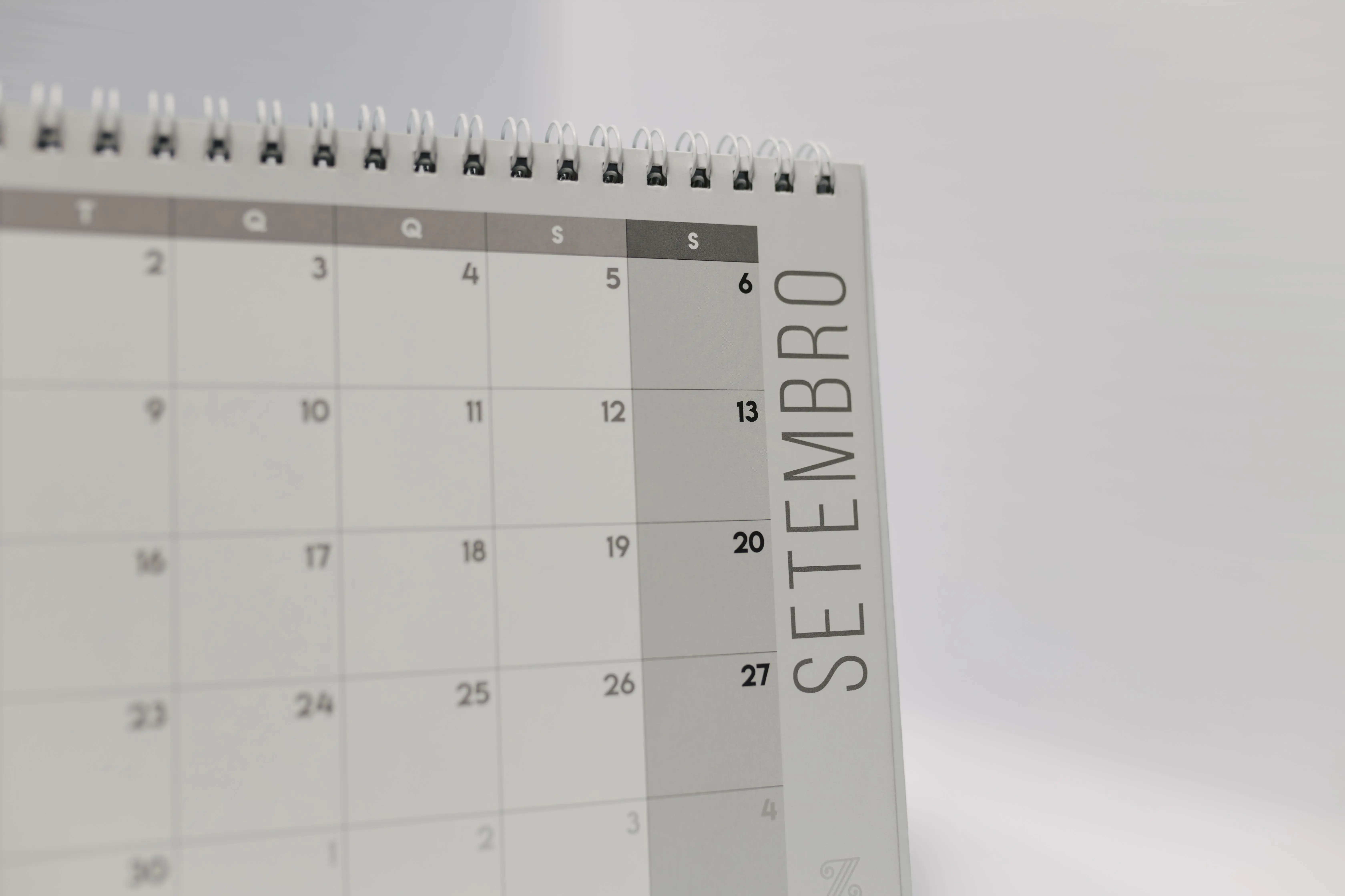 Kalenderblatt mit dem Monat September in minimalistischem Design
